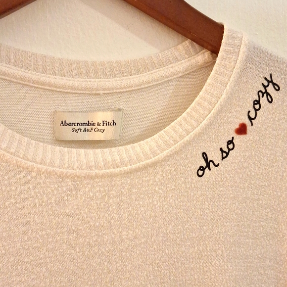 A&F Women's "oh so cozy" sweater - Picture 12 of 12